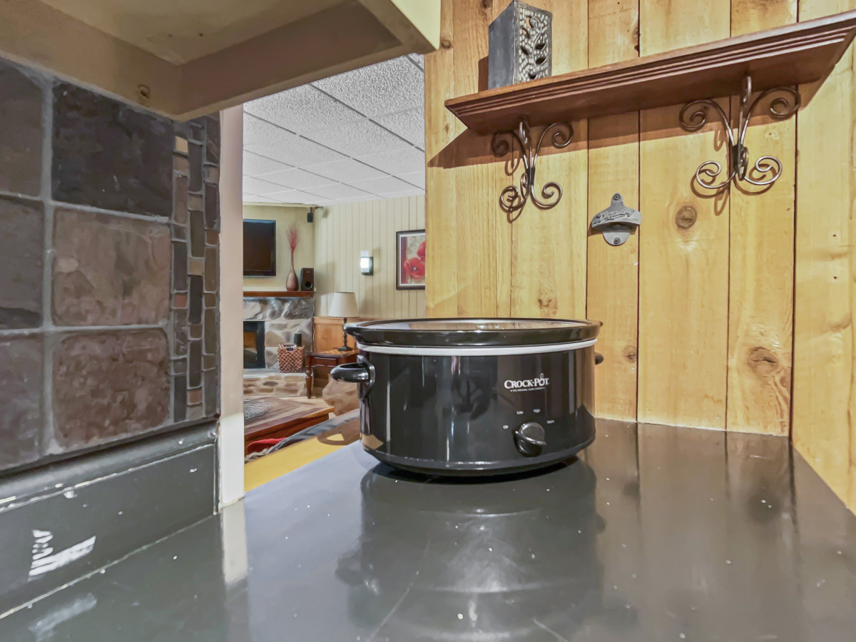 The unit has a crock pot