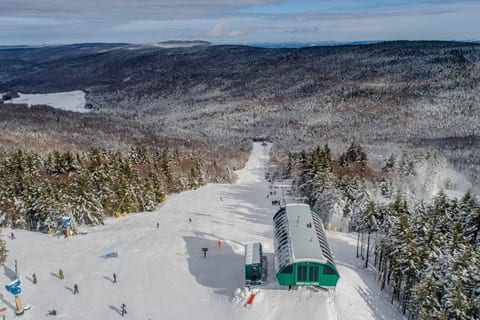 Soaring Eagle 303 Next to Slopes Underground Parking Hot Tubs