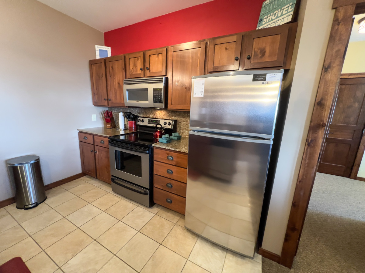 Fully-equipped kitchen, granite, stainless steel