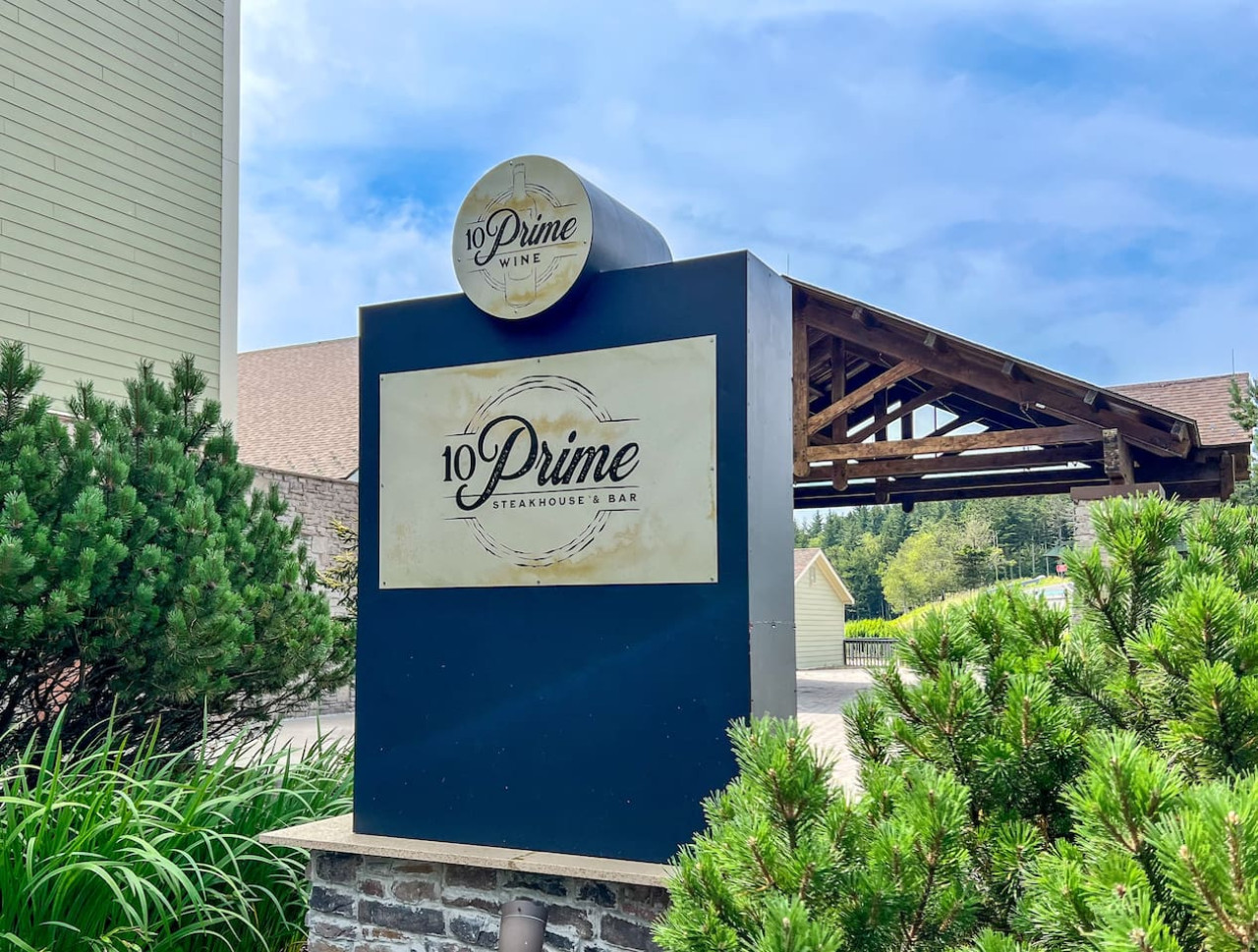 10 Prime Steakhouse (onsite/seasonal)