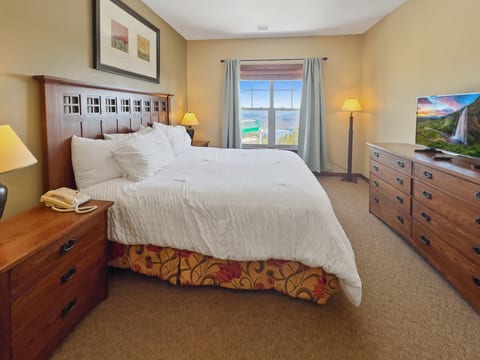 Bedroom 1 - King Bed