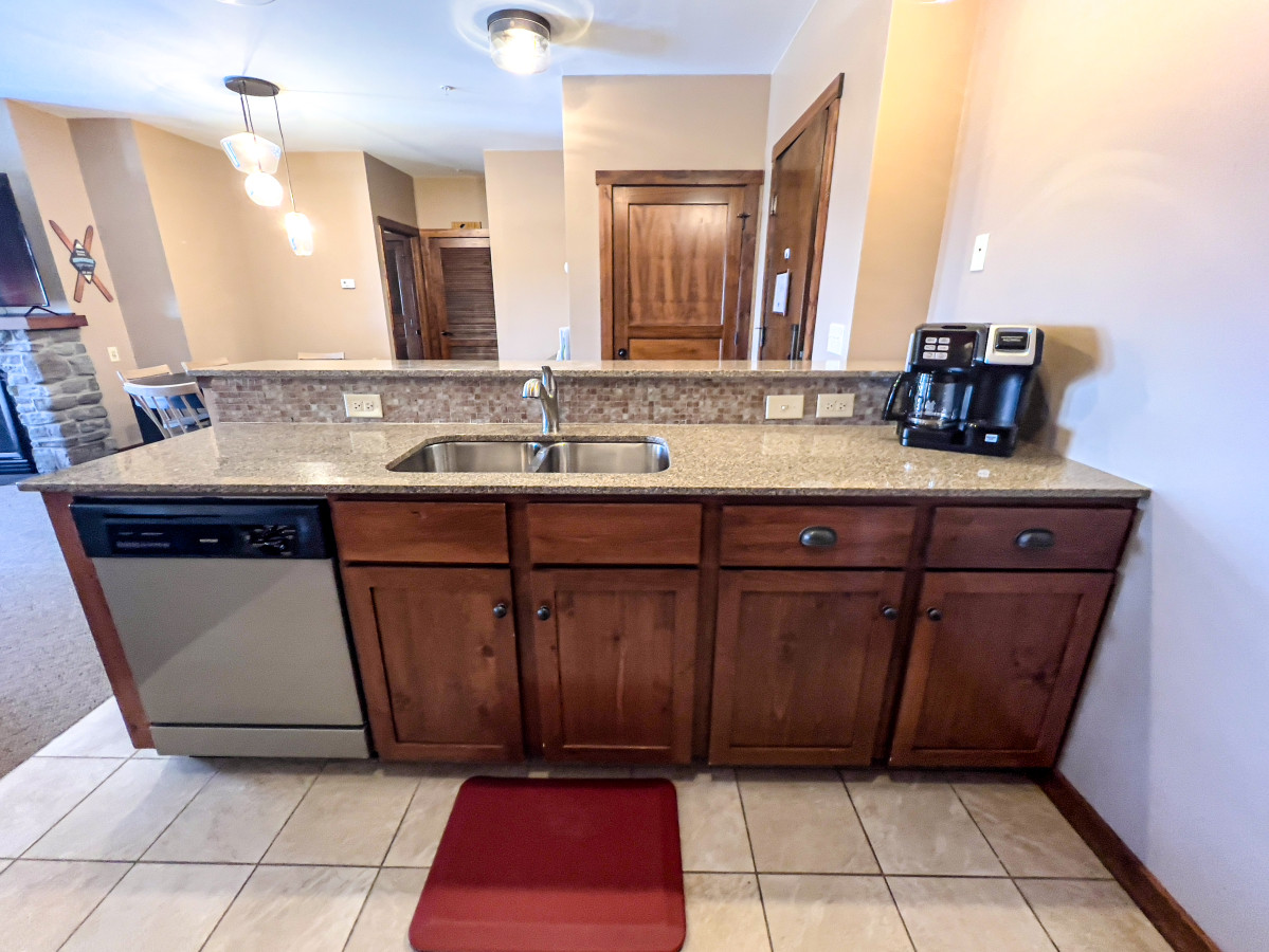 Fully-equipped kitchen, granite, stainless steel