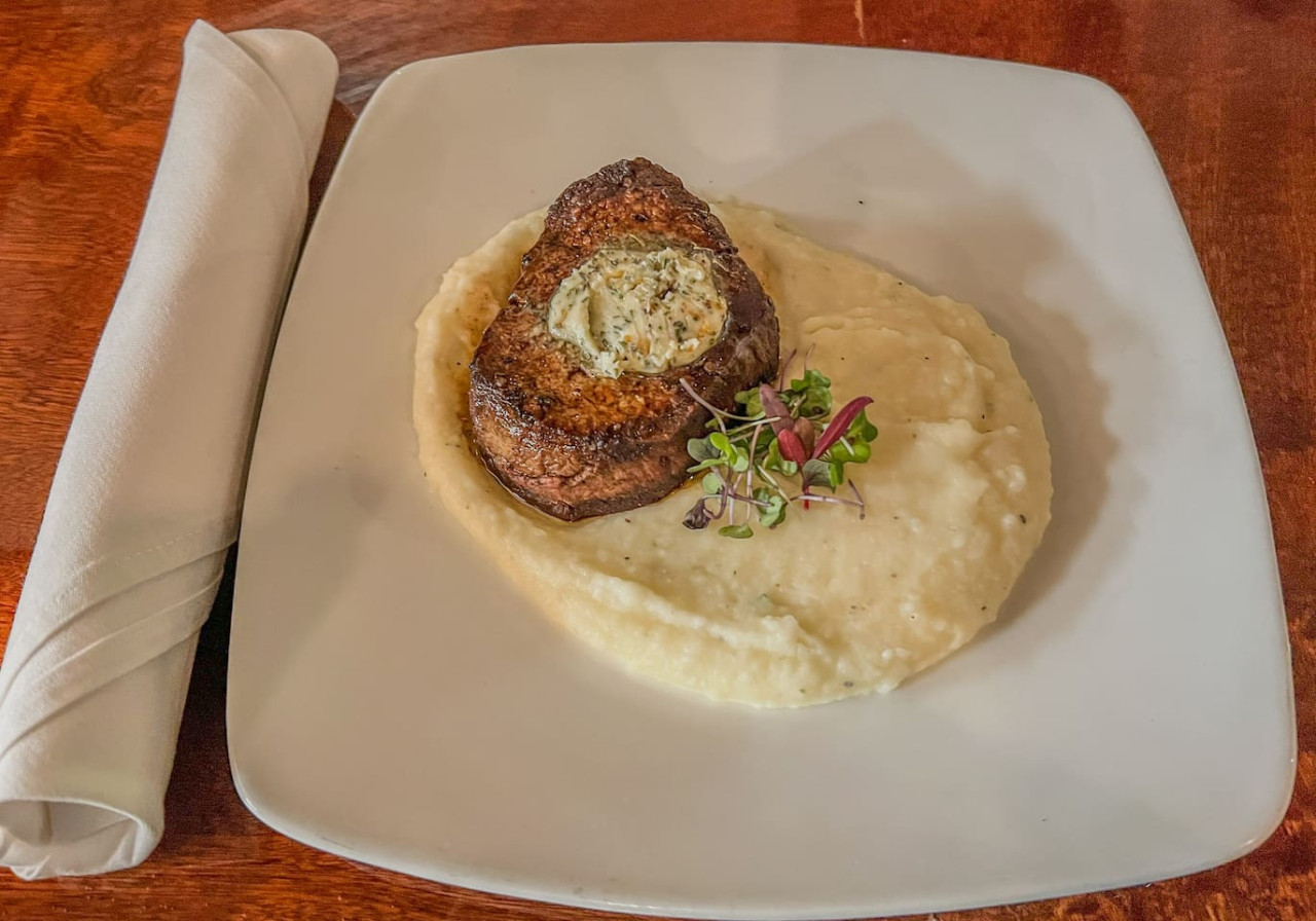 10 Prime Steakhouse (onsite/seasonal)