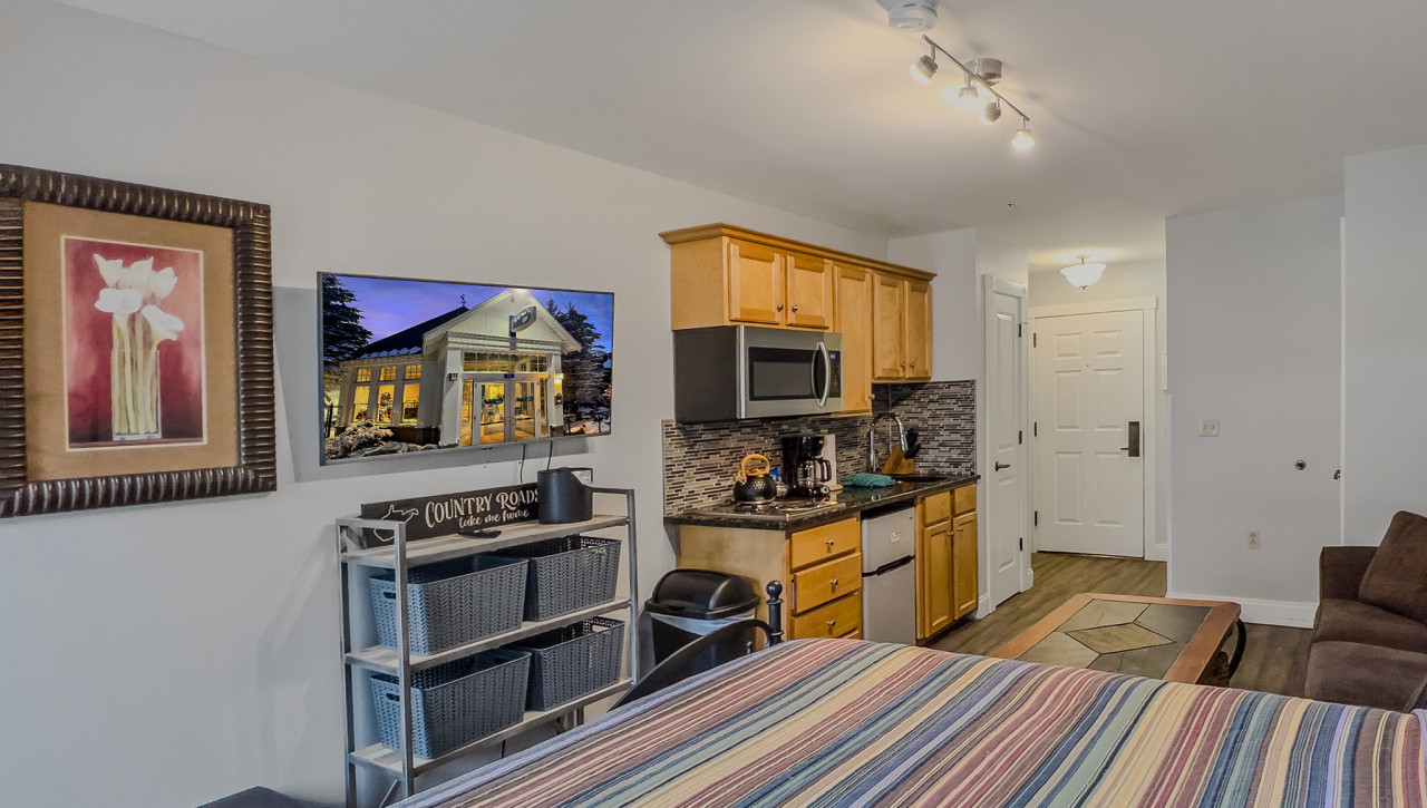 Superior Snowshoe Village Studio Heated Parking