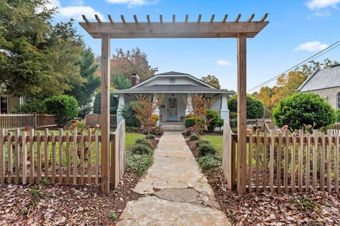 Historic Downtown Wake Forest Bungalow