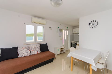 Apartment Seafront - Unit 376110-13