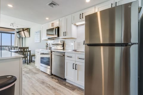 Beachfront-Panoramic Ocean Views-Newly Renovated