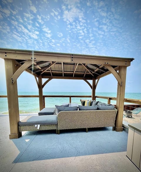 Beachfront Luxury l Hot Tub l Private Beach l Sleeps 8