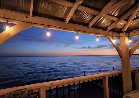 Beachfront Luxury l Hot Tub l Private Beach l Sleeps 8