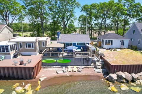 Beachfront Luxury l Hot Tub l Private Beach l Sleeps 8