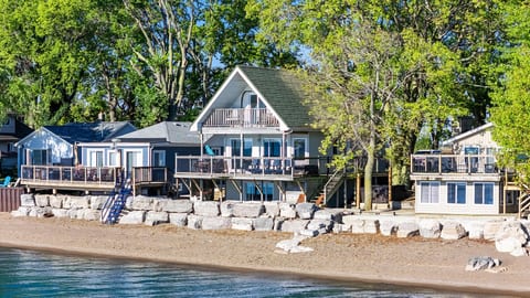 ON POINT: PELEE BEACH HOUSE
