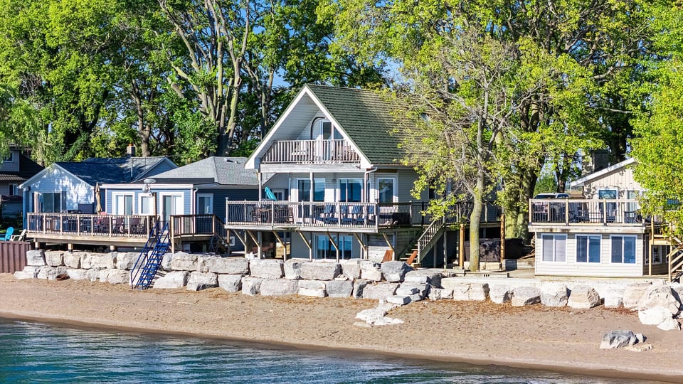 ON POINT: PELEE BEACH HOUSE - Leamington