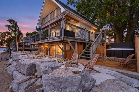 ON POINT: PELEE BEACH HOUSE