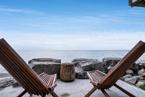 ON POINT: PELEE BEACH HOUSE