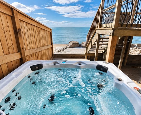 ON POINT: PELEE BEACH HOUSE