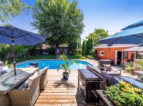 The Kingsville House with private salt water