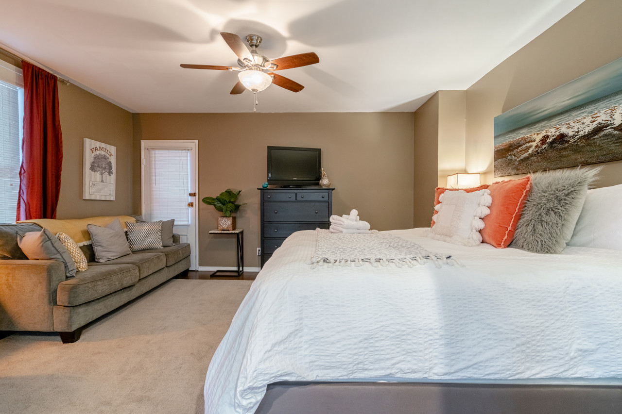 the-kingsville-house-with-salt-water-pool-open-may-1st/