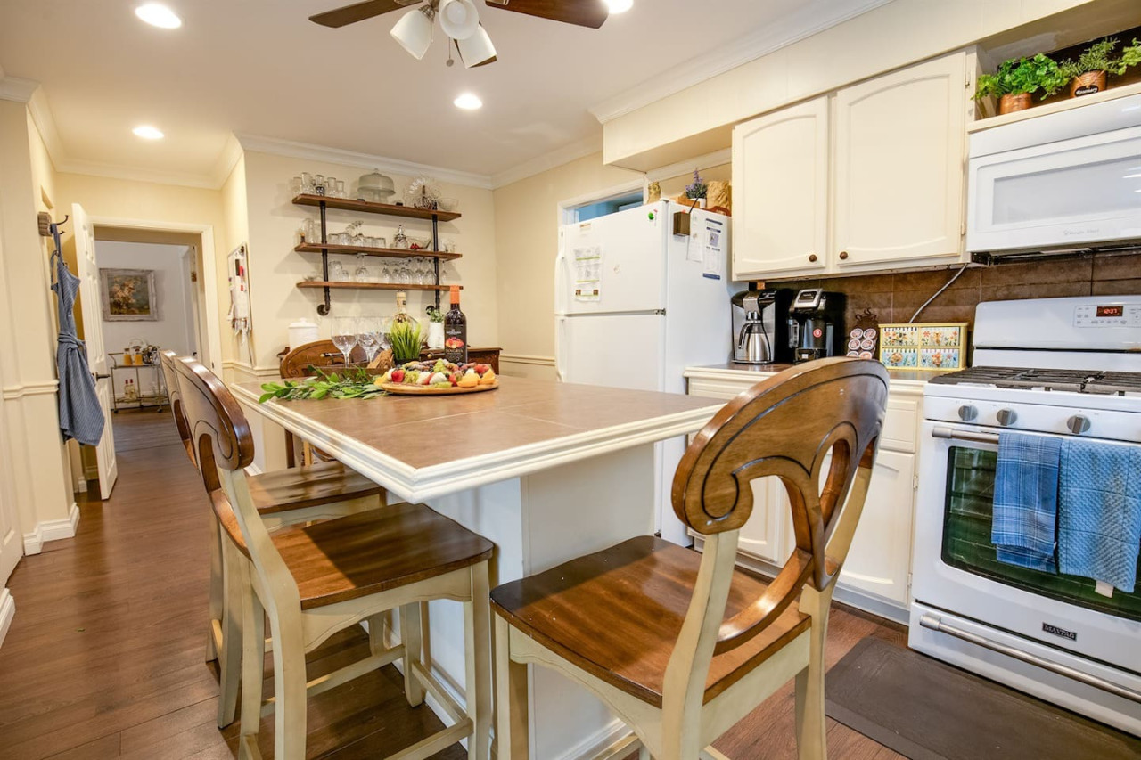 the-kingsville-house-with-salt-water-pool-open-may-1st/