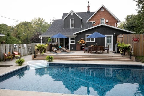 The Kingsville House with private salt water