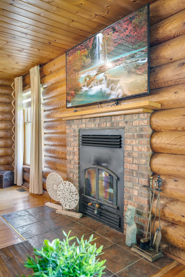 the-log-house-trillium-woodlands:-kingsville!/