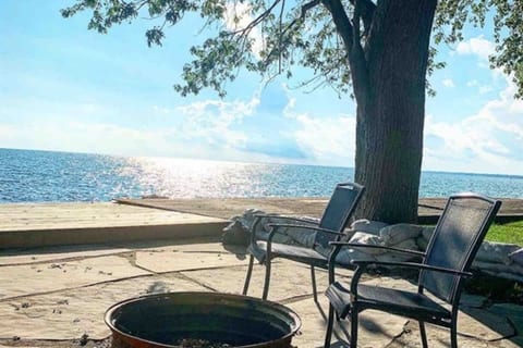 Pelee Breeze Lake House