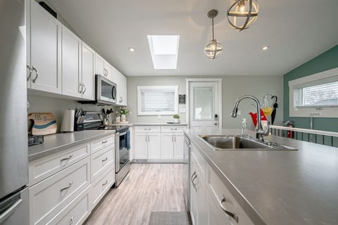 Pelee Breeze Lake House
