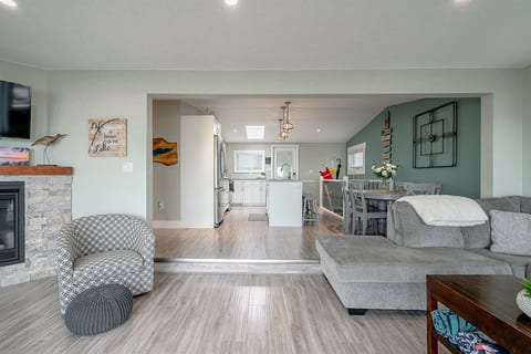 Pelee Breeze Lake House