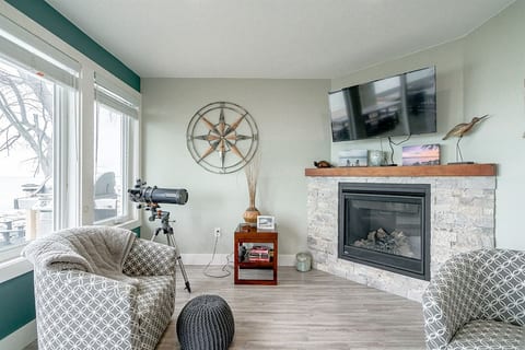 Pelee Breeze Lake House