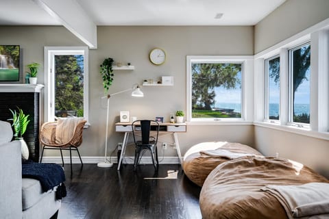 Rose Cottage: on the Lake - Stay with Us!