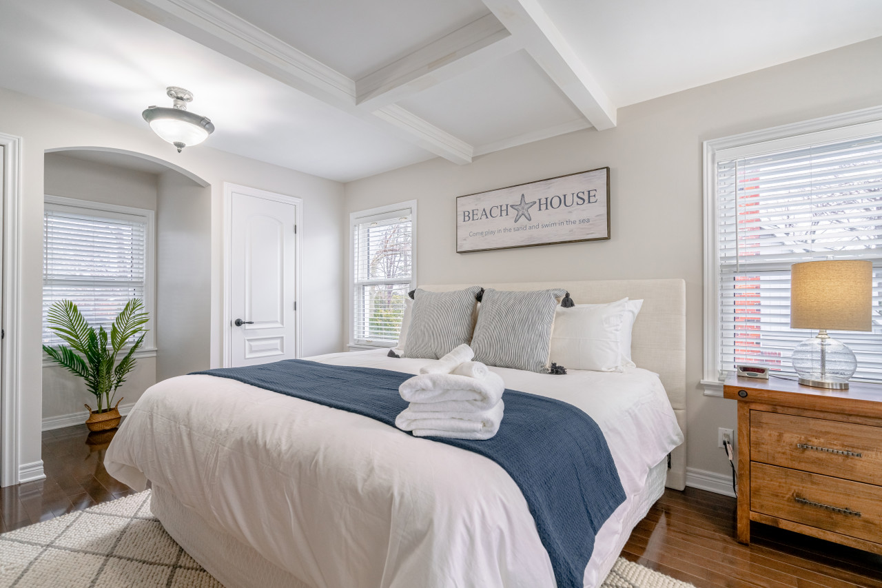 4-bed-lux-oasis-salt-water-pool-closes-nov-1/