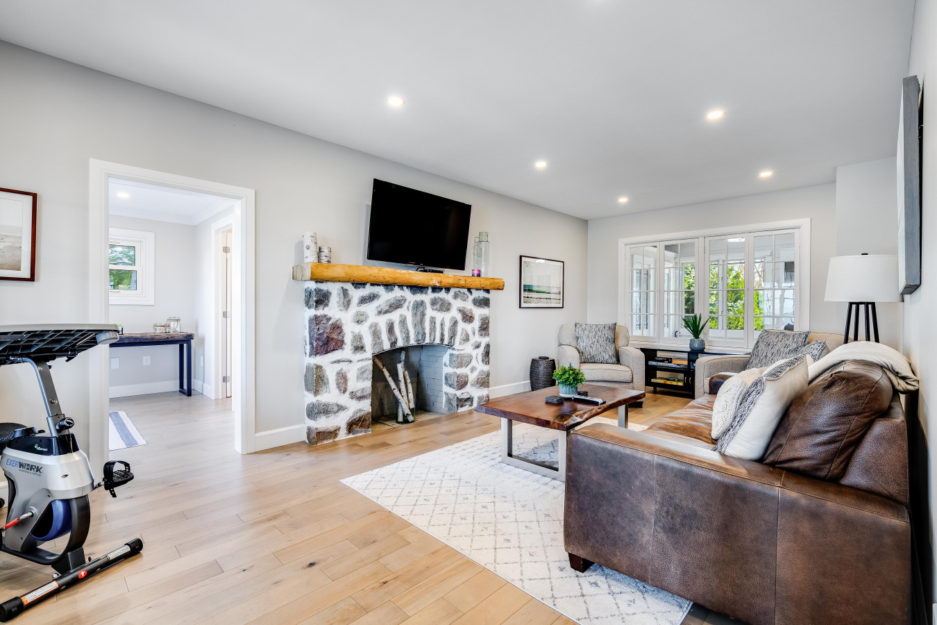 4-bed-lux-oasis-salt-water-pool-closes-nov-1/