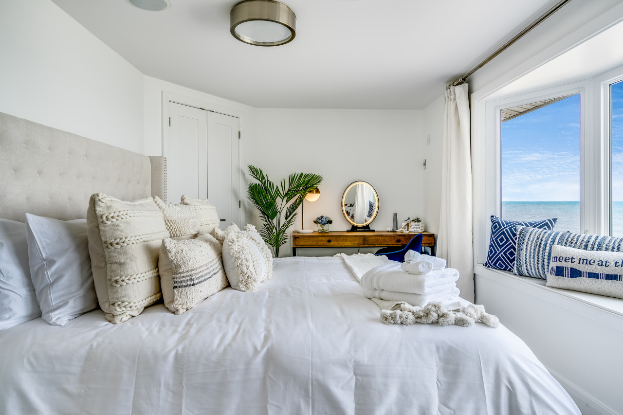 water's-edge-oasis-with-salt-water-pool/