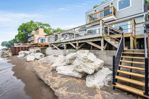 Sunset Beach Escape Lake House
