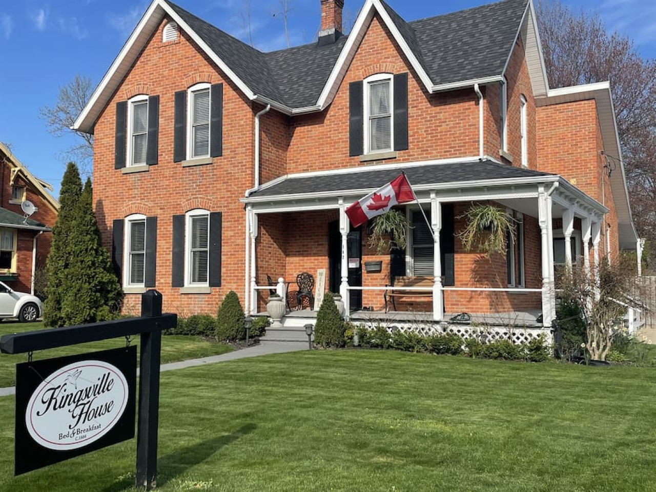 on-the-vine-room-at-the-kingsville-house/