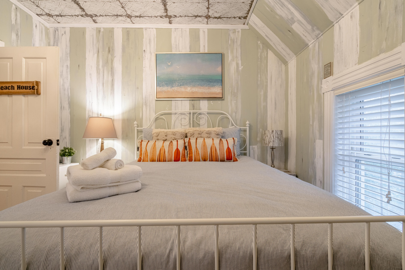 kh-the-beach-house-room!/