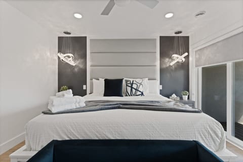 Luxury 171-5 Condos with Magnificent Lakeview