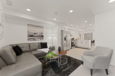 Luxury 171-5 Condos with Magnificent Lakeview