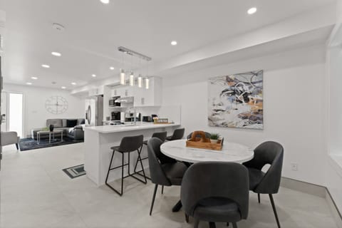 Luxury 171-5 Condos with Magnificent Lakeview