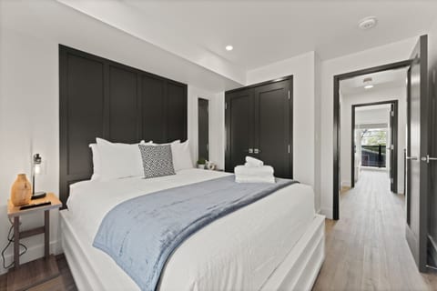 Luxury 171-5 Condos with Magnificent Lakeview