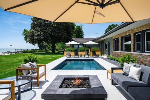 Northshore Beach Estate with Salt Water pool & Hot Tub