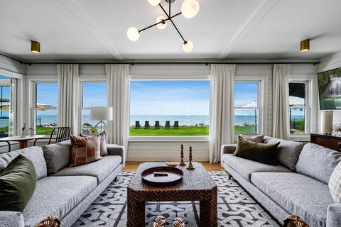 Northshore Beach Estate with Salt Water pool & Hot Tub