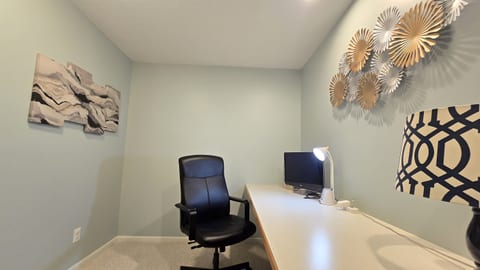 Office area with Monitor
