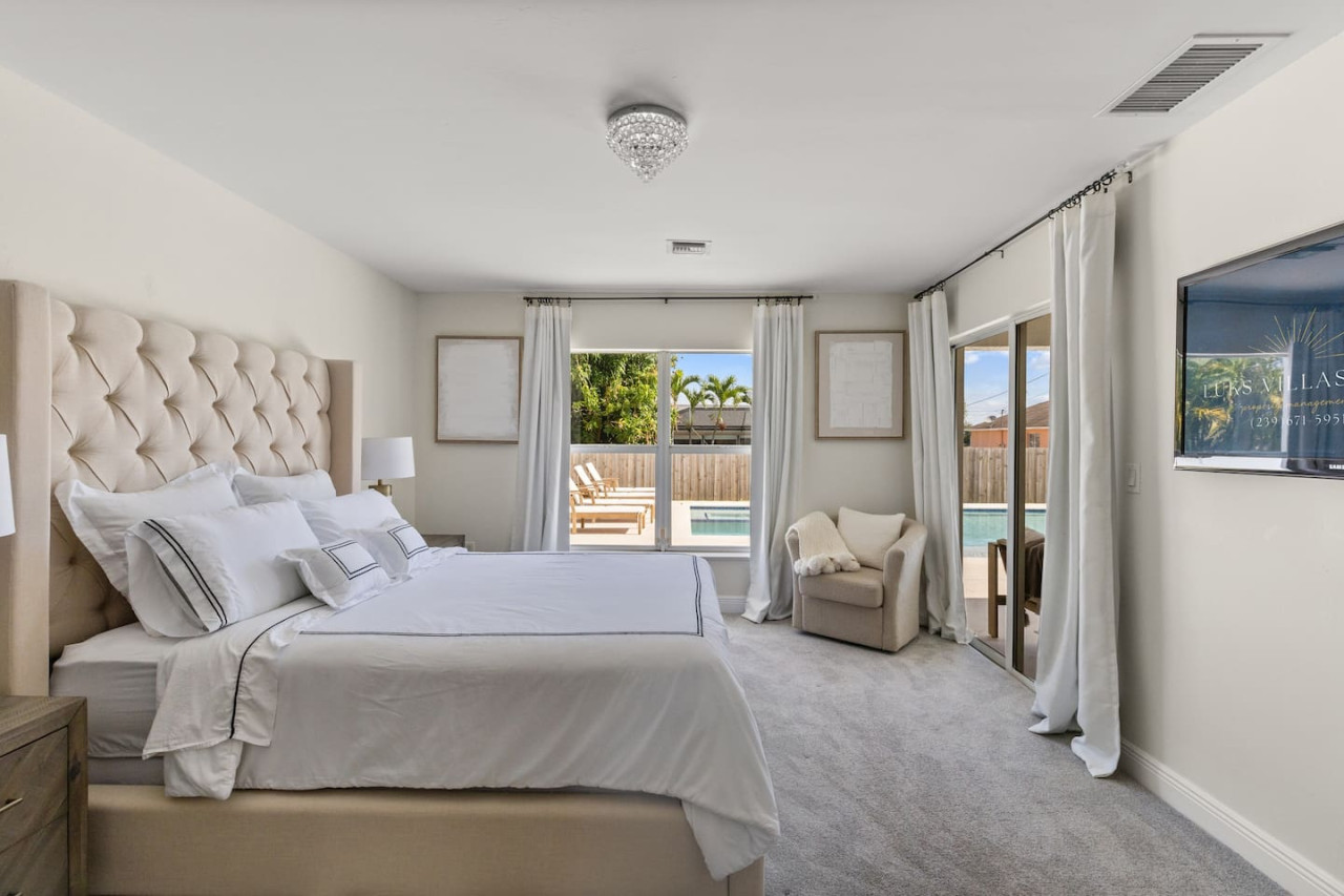 blissful-poolside-haven-cape/