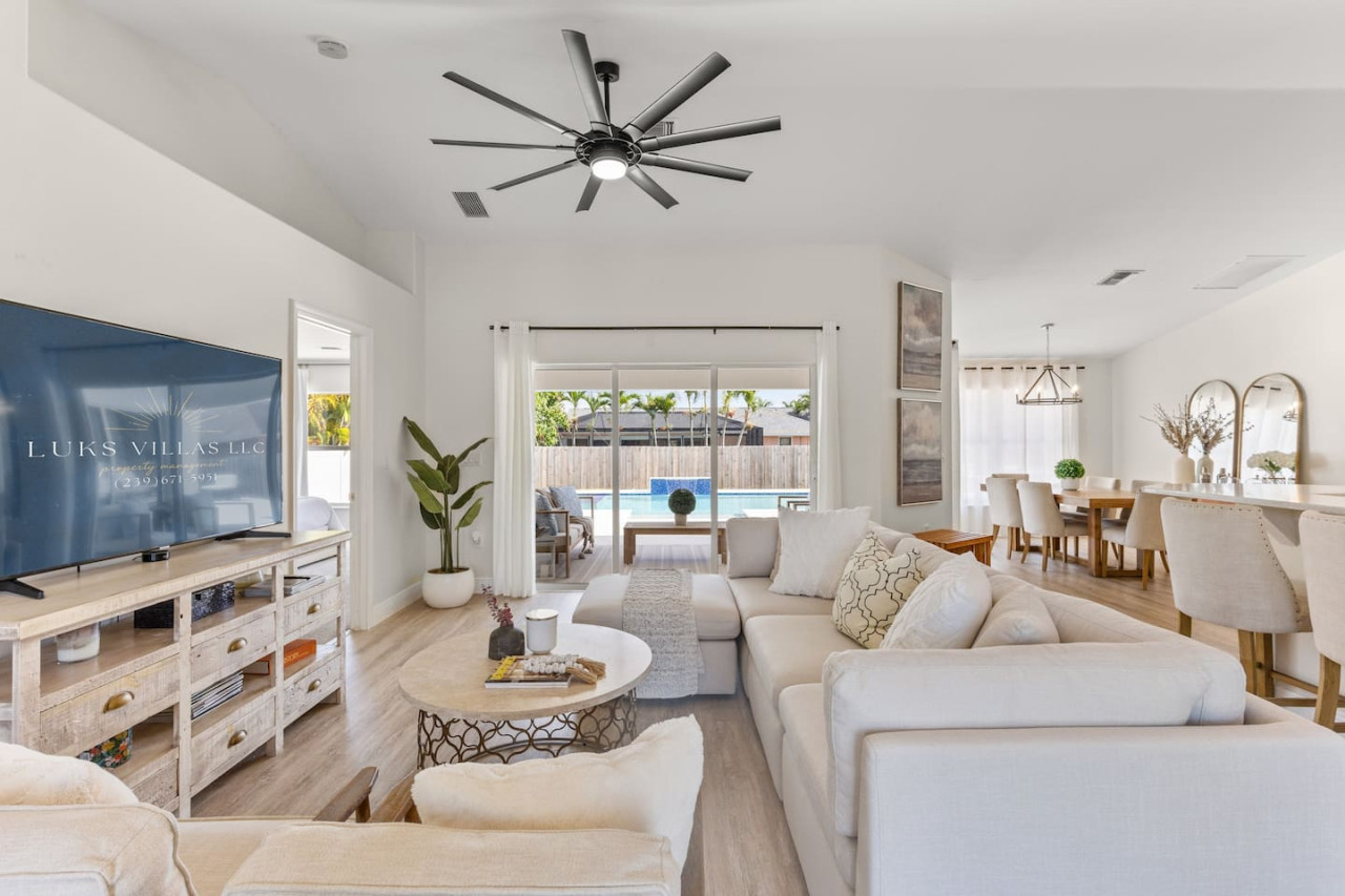 blissful-poolside-haven-cape/