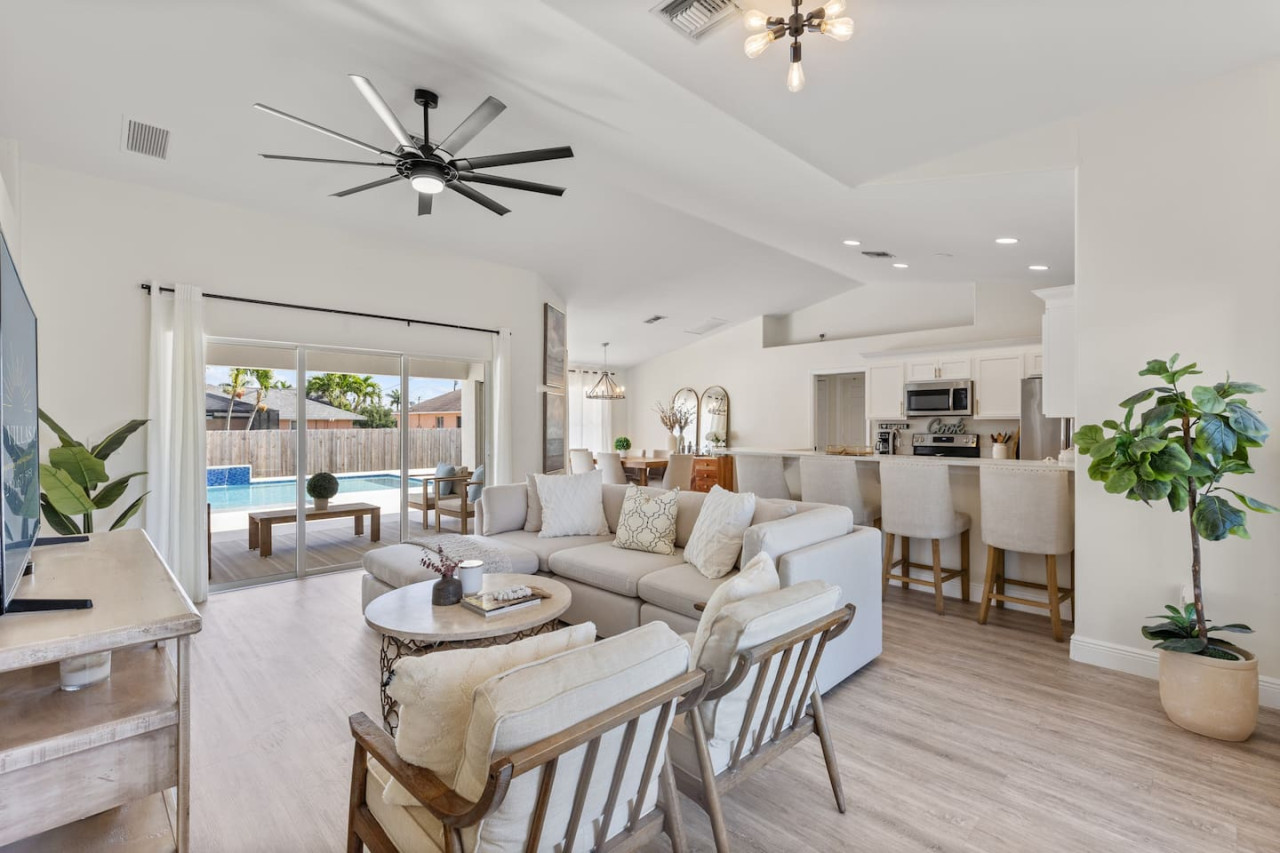 blissful-poolside-haven-cape/