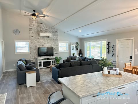 LONG POINT - HERONS LANDING sleeps 8-12 beach/bird watch