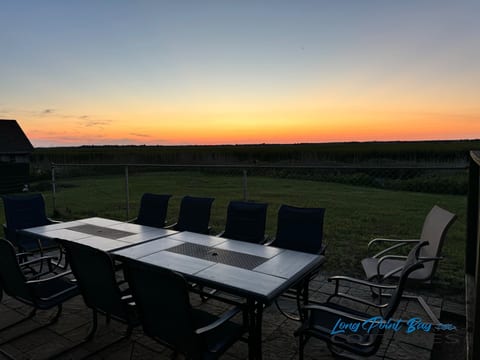 LONG POINT - HERONS LANDING sleeps 8-12 beach/bird watch