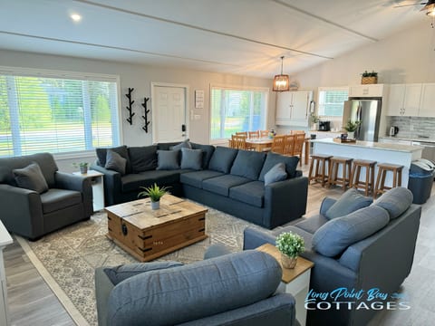 LONG POINT - HERONS LANDING sleeps 8-12 beach/bird watch