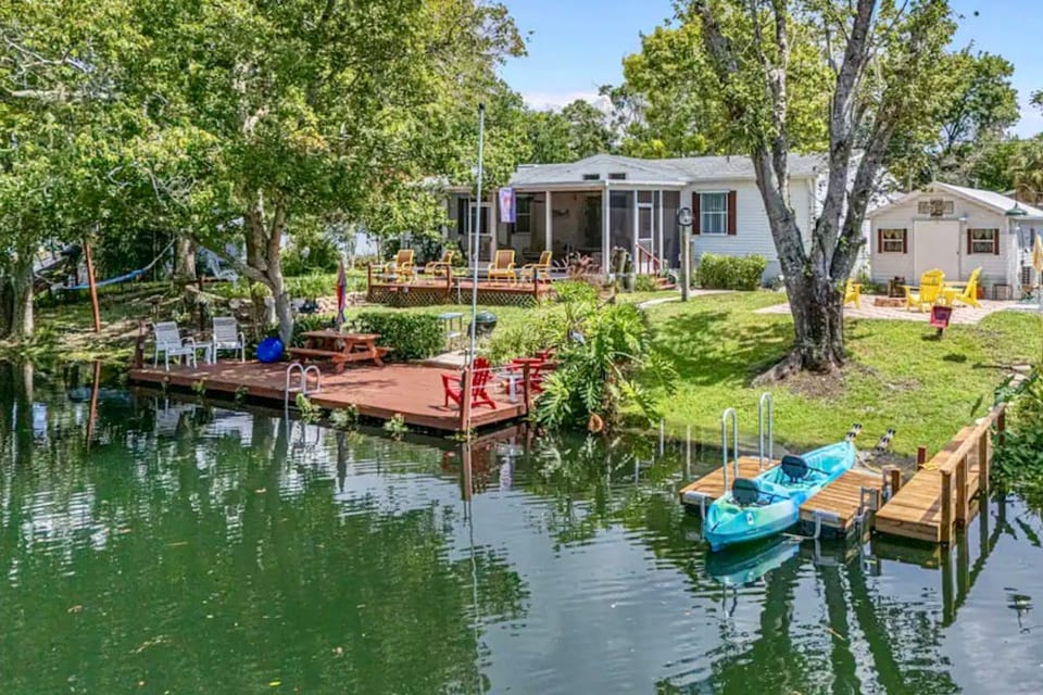 Deepest and widest canal with filtration system and fountain to keep the water clear. Floating mat, single and tandem kayaks, SUP,  launch and floating dock, fire pit, adirondacks, swing, hammock, picnic table, bbq. Play and swim all day!
