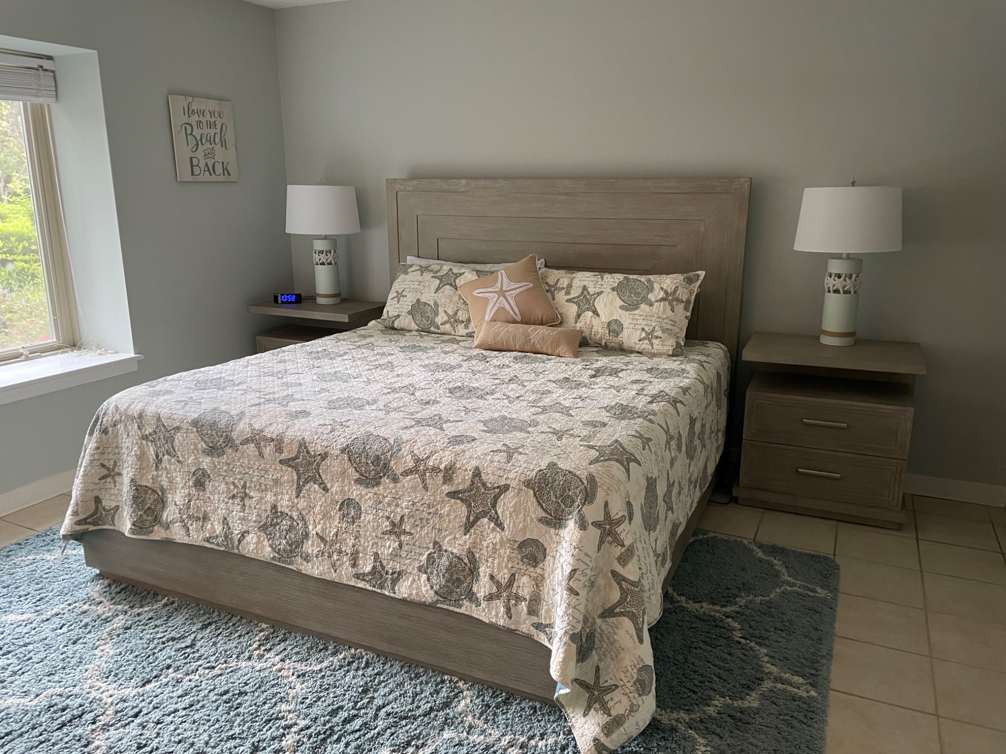 Master bedroom with king size bed. Master bath to the right of the bed Master bedroom with king size bed. Master bath to the right of the bed - Sea Pines at South Beach - Hilton Head Island